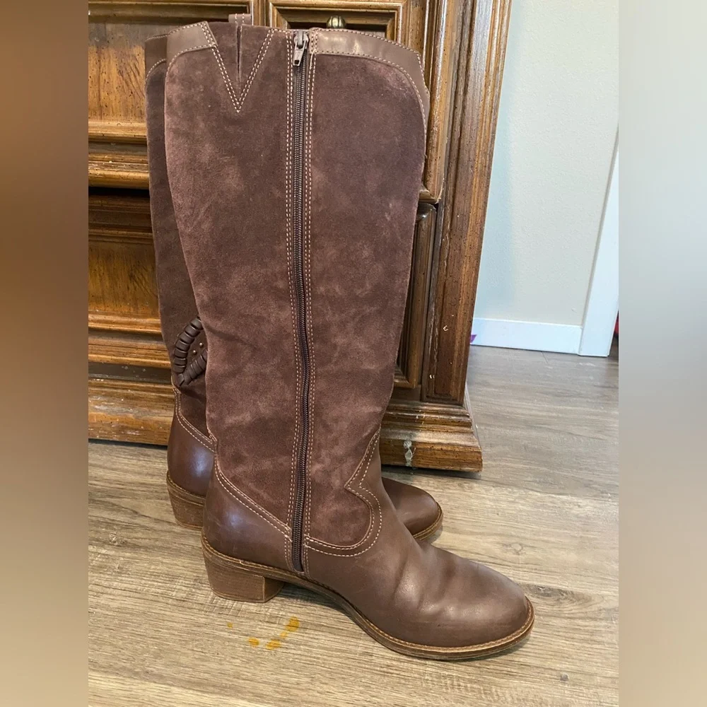 Brioso Sedona Leather Brown Knee-High Boots with Embellishments - Picture 4 of 11